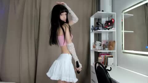 Snapshot of _darknessqueen_ chatting on 11.23.25 Emilia online show from 11.23.25