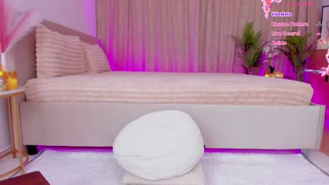 Just Dia online show from 11.23.25