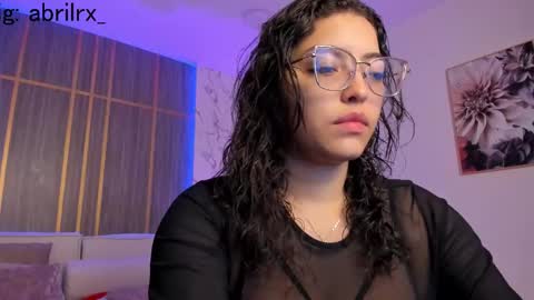 Abril online show from 12.21.25