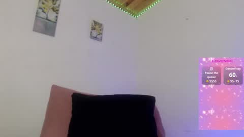 Snapshot of _donniia_ chatting on 02.04.26 Dannia online show from 02.04.26