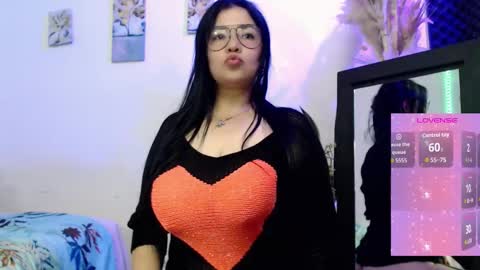 Snapshot of _donniia_ chatting on 02.11.26 Dannia online show from 02.11.26