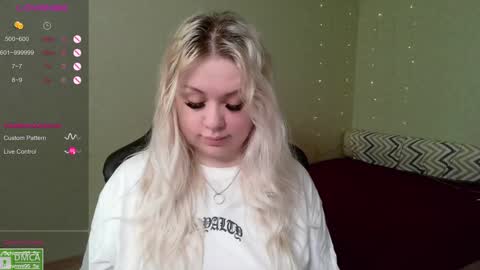 Snapshot of _elven_dreams__ chatting on 12.21.24 chloue and Gretta online show from 12.21.24