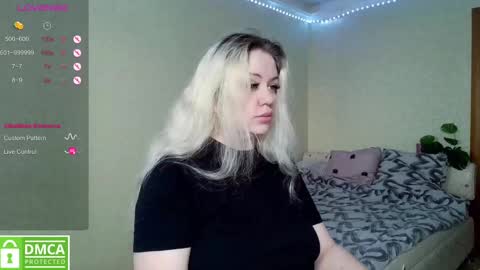 Snapshot of _elven_dreams__ chatting on 03.10.25 chloue and Gretta online show from 03.10.25