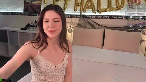 Snapshot of _emiliaa_ chatting on 11.09.25 Milana online show from 11.09.25