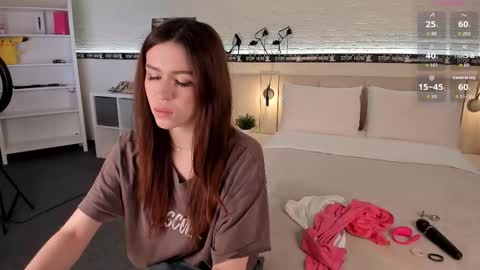 Snapshot of _emiliaa_ chatting on 11.26.25 Milana online show from 11.26.25