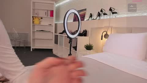 Snapshot of _emiliaa_ chatting on 12.02.25 Milana online show from 12.02.25