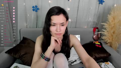 Snapshot of _emily__strike_ chatting on 12.13.24 _emily__strike_ online show from 12.13.24