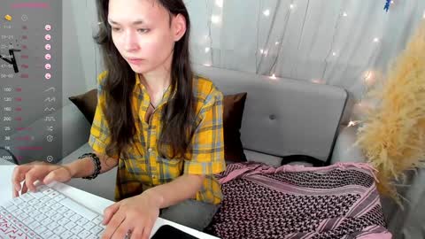 Snapshot of _emily__strike_ chatting on 12.19.24 _emily__strike_ online show from 12.19.24