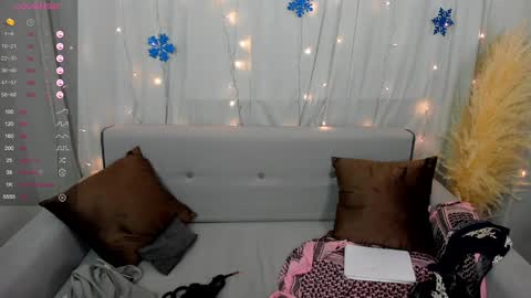 Snapshot of _emily__strike_ chatting on 12.19.24 _emily__strike_ online show from 12.19.24