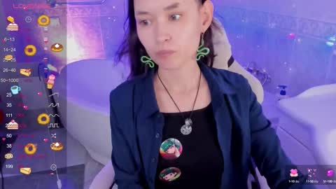 Snapshot of _emily__strike_ chatting on 09.17.25 _emily__strike_ online show from 09.17.25