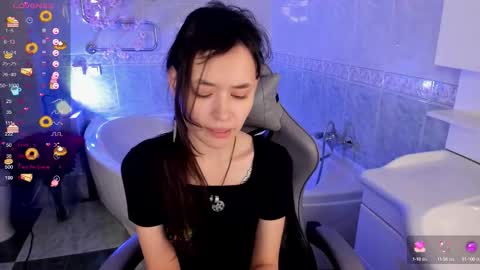 Snapshot of _emily__strike_ chatting on 10.09.25 _emily__strike_ online show from 10.09.25