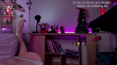 Snapshot of _emmawats chatting on 12.21.24 Val Wats online show from 12.21.24