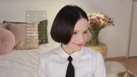 Essie  online show from 12.11.24