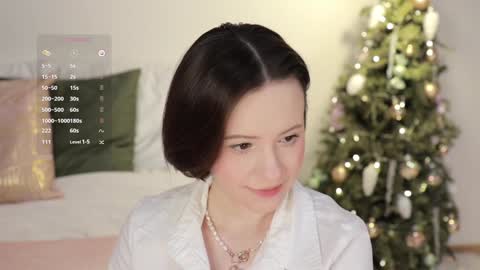 Essie  online show from 01.12.25