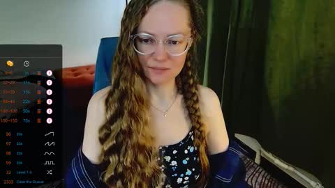 Snapshot of _goldilocks__ chatting on 09.21.25 _goldilocks__ online show from 09.21.25