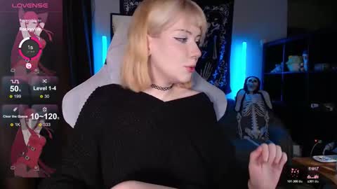 Snapshot of _gummybears_ chatting on 12.15.25 Tori online show from 12.15.25