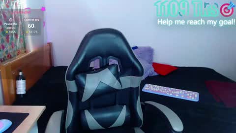 Snapshot of _gwen__ chatting on 05.13.26 Gwen online show from 05.13.26