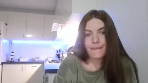 Snapshot of _hidden_frommymoom_ chatting on 06.22.26 Criss4u online show from 06.22.26