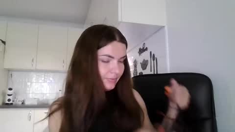 Snapshot of _hidden_frommymoom_ chatting on 07.06.26 Criss4u online show from 07.06.26