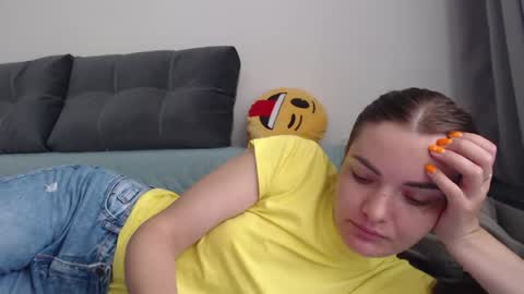 Snapshot of _hidden_frommymoom_ chatting on 07.18.26 Criss4u online show from 07.18.26