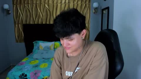 Snapshot of _ian_sweet chatting on 11.23.25 ian online show from 11.23.25