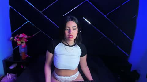 Snapshot of _isabella_moon_ chatting on 11.25.25 Isabella Moon online show from 11.25.25