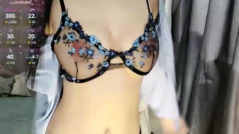 Snapshot of _iuiu_ chatting on 12.04.25 UU online show from 12.04.25