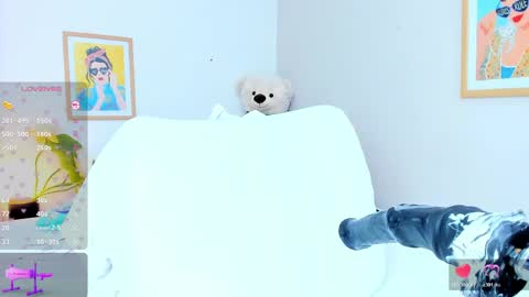 _jasminnee_ online show from 04.21.26