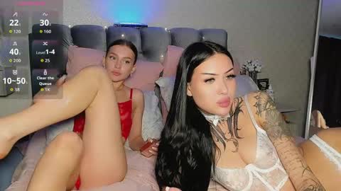 Jess blond and Leila brunette online show from 06.03.26