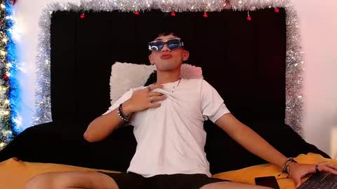 Snapshot of _johan_smith chatting on 12.15.25 Johan online show from 12.15.25