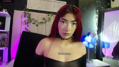 Snapshot of _johana18 chatting on 12.21.24 Mia online show from 12.21.24