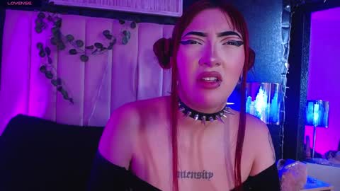 Snapshot of _johana18 chatting on 12.21.24 Mia online show from 12.21.24