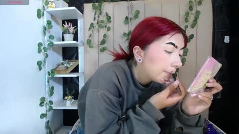 Snapshot of _johana18 chatting on 02.05.25 Mia online show from 02.05.25