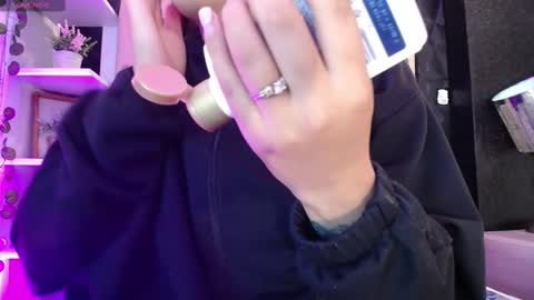 Snapshot of _johana18 chatting on 02.12.25 Mia online show from 02.12.25