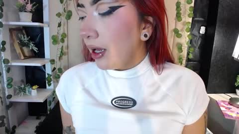 Snapshot of _johana18 chatting on 02.25.25 Mia online show from 02.25.25