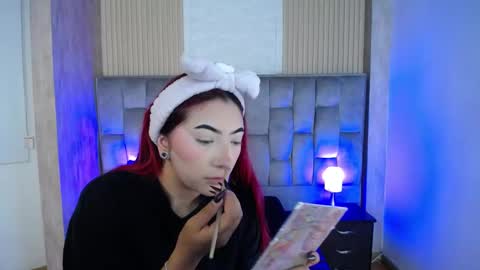 Snapshot of _johana18 chatting on 09.11.25 Mia online show from 09.11.25