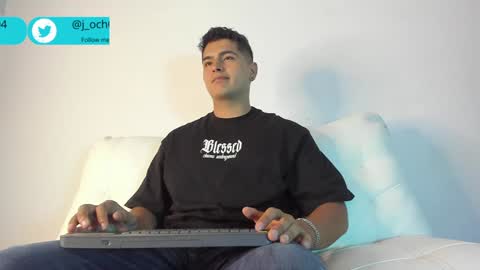 _juanes__ online show from 12.17.24