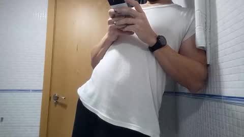 Snapshot of _julian_69 chatting on 11.26.25 Jonnhy online show from 11.26.25