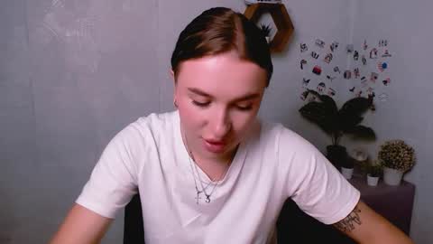 Snapshot of _julianaini_ chatting on 09.17.25 Jolia online show from 09.17.25