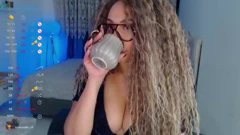 Snapshot of _just_a_queen_3 chatting on 12.19.25 _just_a_queen_3 online show from 12.19.25