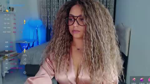 Snapshot of _just_a_queen_3 chatting on 12.21.25 _just_a_queen_3 online show from 12.21.25