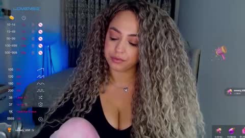 Snapshot of _just_a_queen_3 chatting on 01.12.26 _just_a_queen_3 online show from 01.12.26