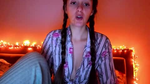 _just_a_simple_girl online show from 10.15.25