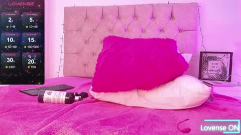 Snapshot of _karenestrada_ chatting on 12.29.24 Karen online show from 12.29.24