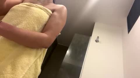 Snapshot of _kathya_spinelli_ chatting on 10.07.25 kathy online show from 10.07.25