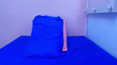 Snapshot of _kendall_07 chatting on 09.10.25 Kendall online show from 09.10.25