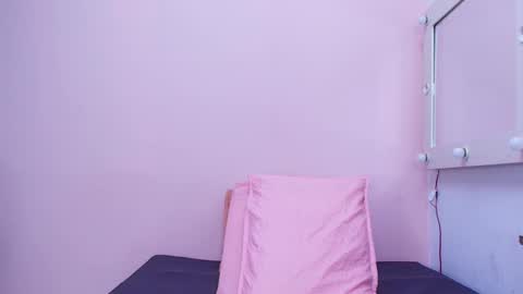 Snapshot of _kendall_07 chatting on 09.16.25 Kendall online show from 09.16.25