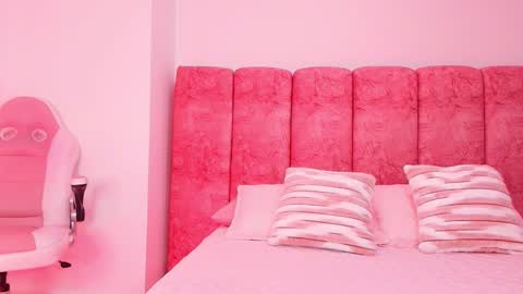 Snapshot of _kendall_07 chatting on 11.07.25 Kendall online show from 11.07.25