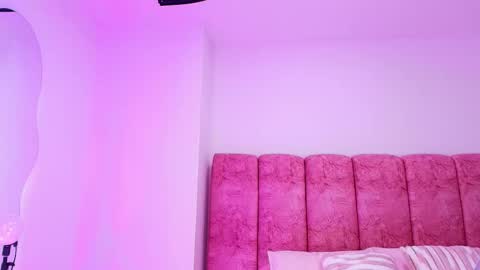 Snapshot of _kendall_07 chatting on 11.09.25 Kendall online show from 11.09.25