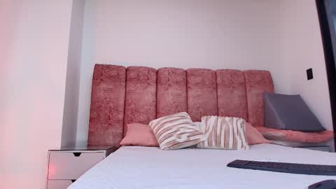 Snapshot of _kendall_07 chatting on 11.11.25 Kendall online show from 11.11.25